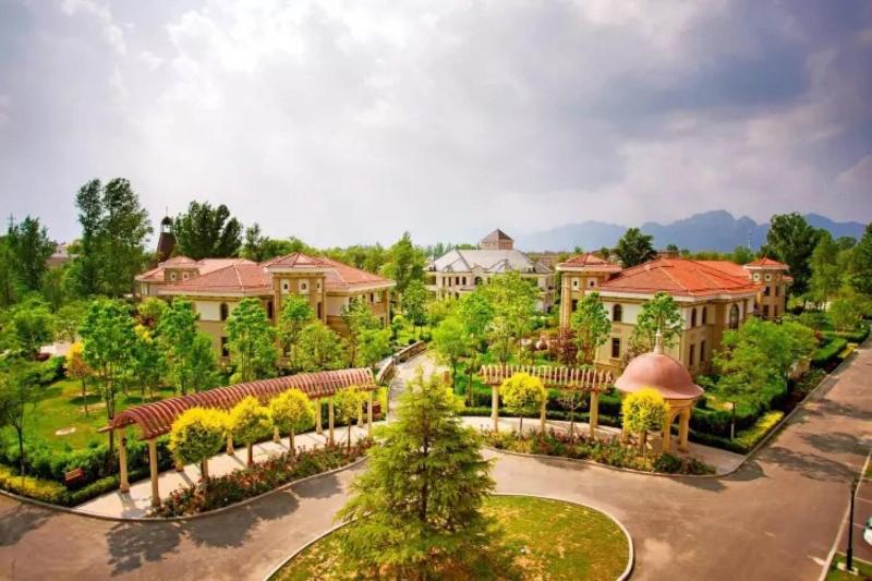 בית מלון כפרי Badaling Hot Spring Resort