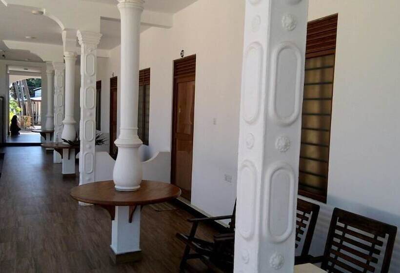 فندق French Garden Resort