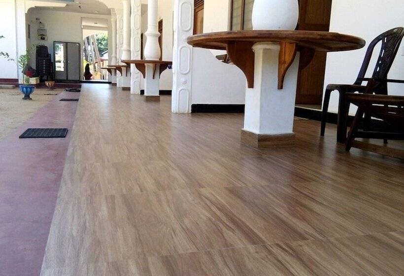 בית מלון כפרי French Garden Resort