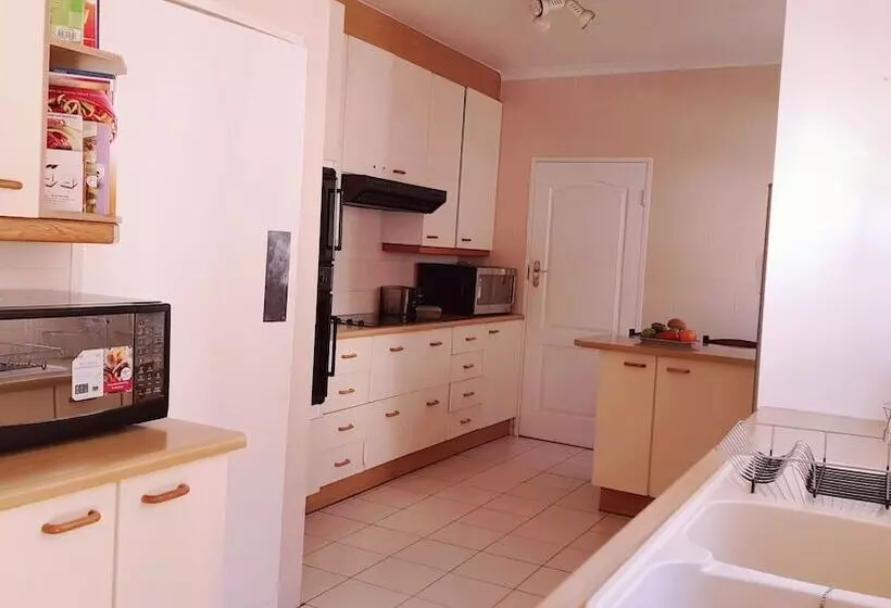 هتل Jophil Guesthouse