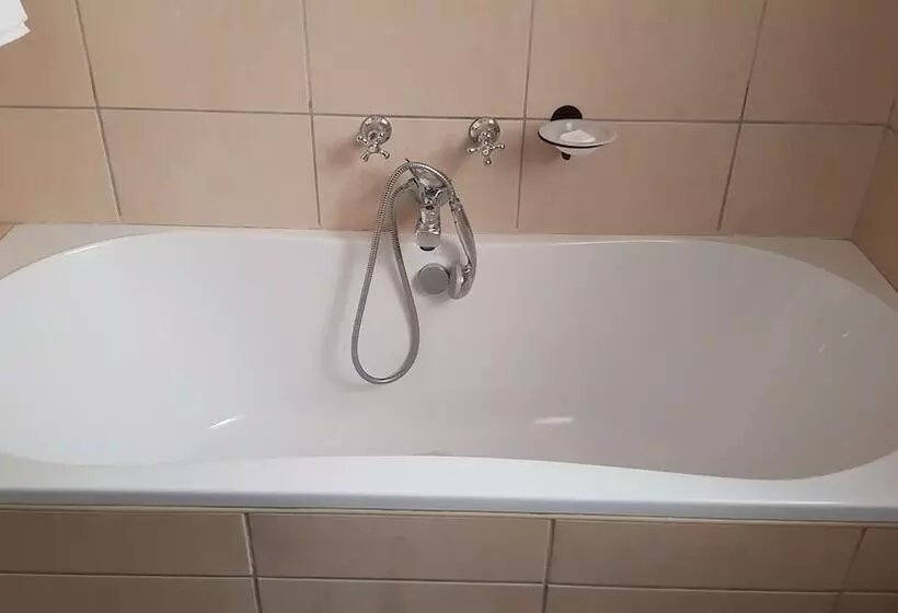 هتل Jophil Guesthouse