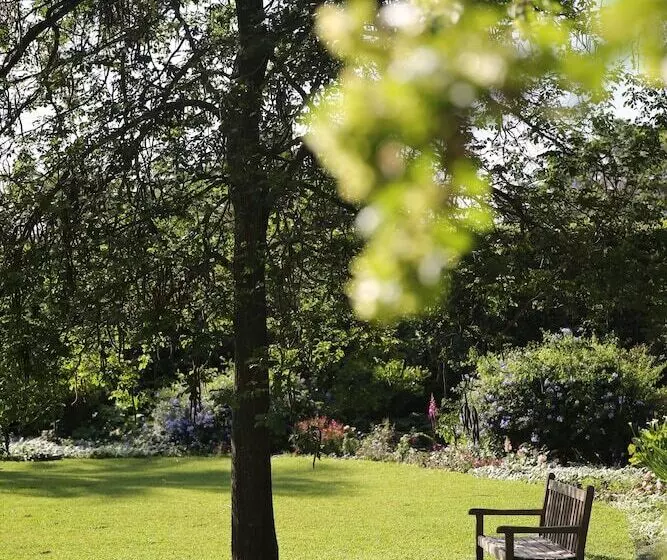 هتل Lexden Guesthouse