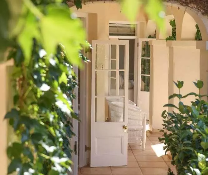 هتل Lexden Guesthouse