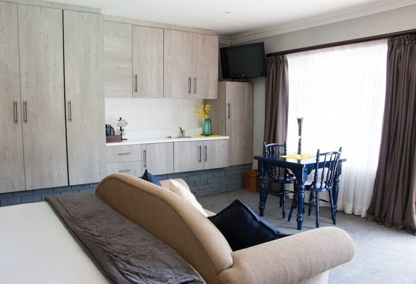 בית מלון כפרי Mcallisters On 8th