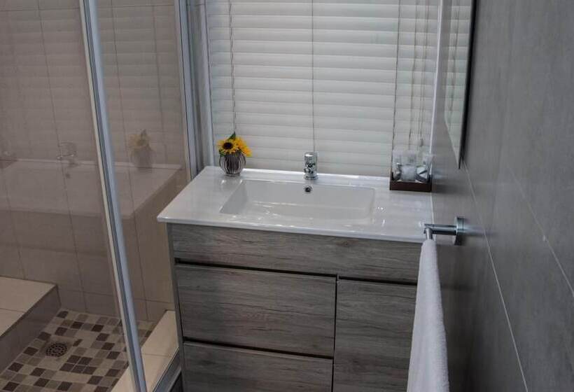 בית מלון כפרי Mcallisters On 8th