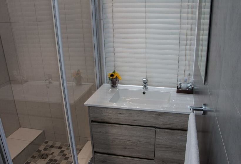 בית מלון כפרי Mcallisters On 8th