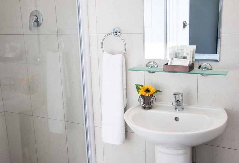 בית מלון כפרי Mcallisters On 8th