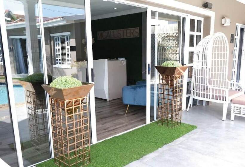 בית מלון כפרי Mcallisters On 8th