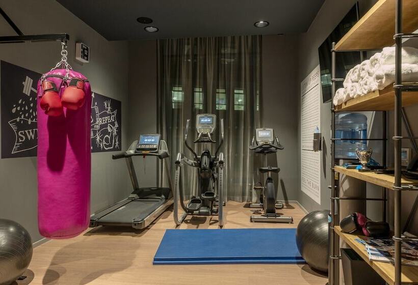 Отель Moxy Glasgow Merchant City