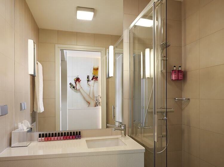 Отель Moxy Glasgow Merchant City