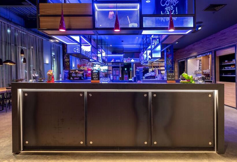 Отель Moxy Glasgow Merchant City