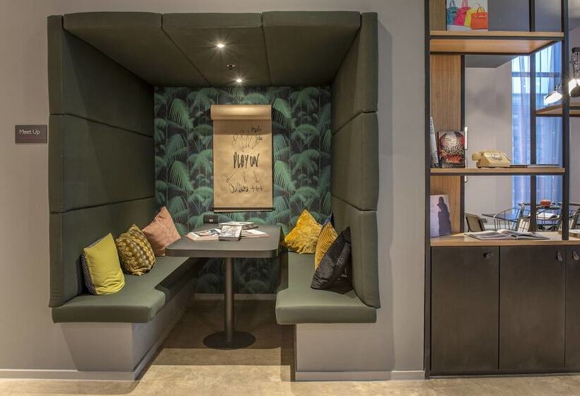 Отель Moxy Glasgow Merchant City