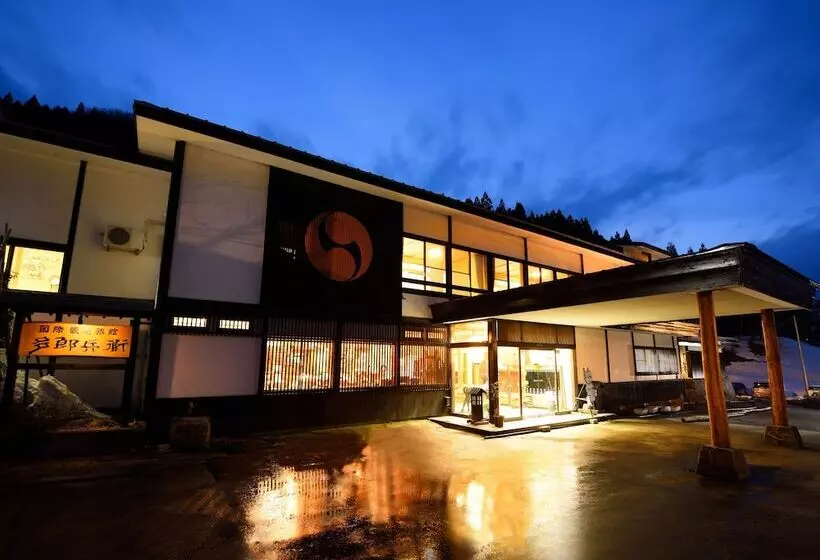 Hotelli Ryokan Tarobee