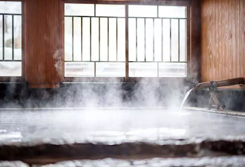 Hotelli Ryokan Tarobee