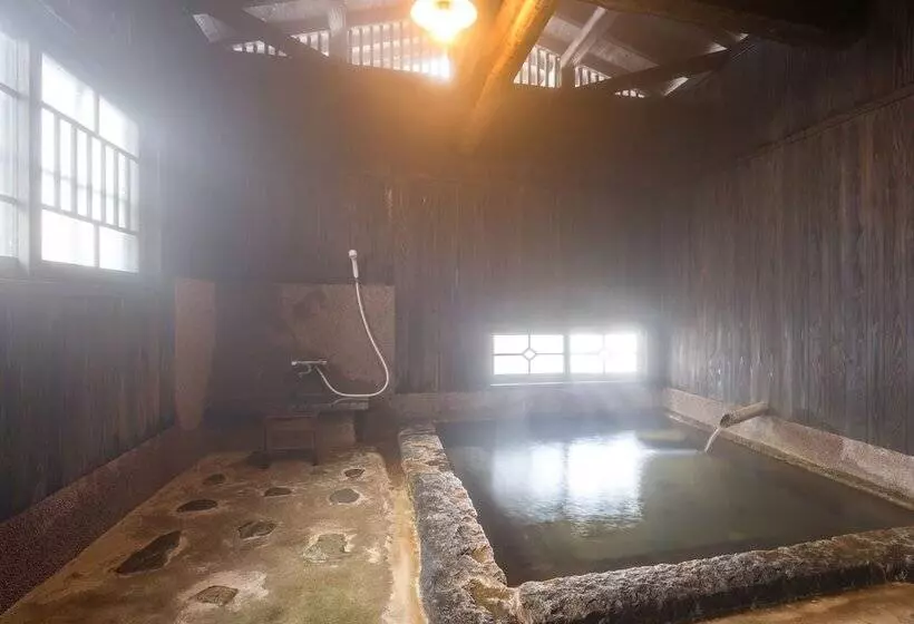 Hotelli Ryokan Tarobee