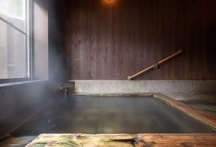 Hotelli Ryokan Tarobee