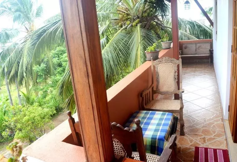 Hotelli Shyni Tourist Guesthouse