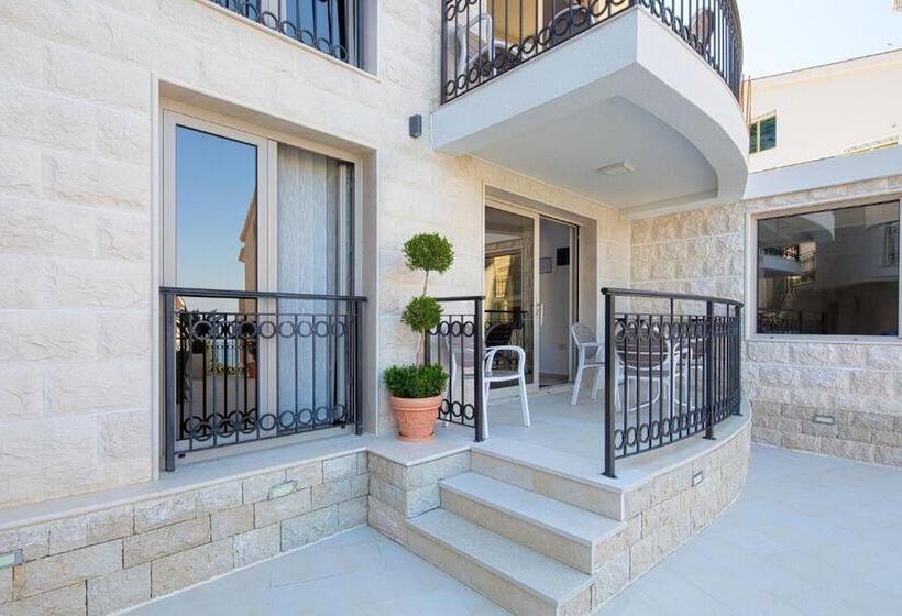 هتل Apartments Jovan