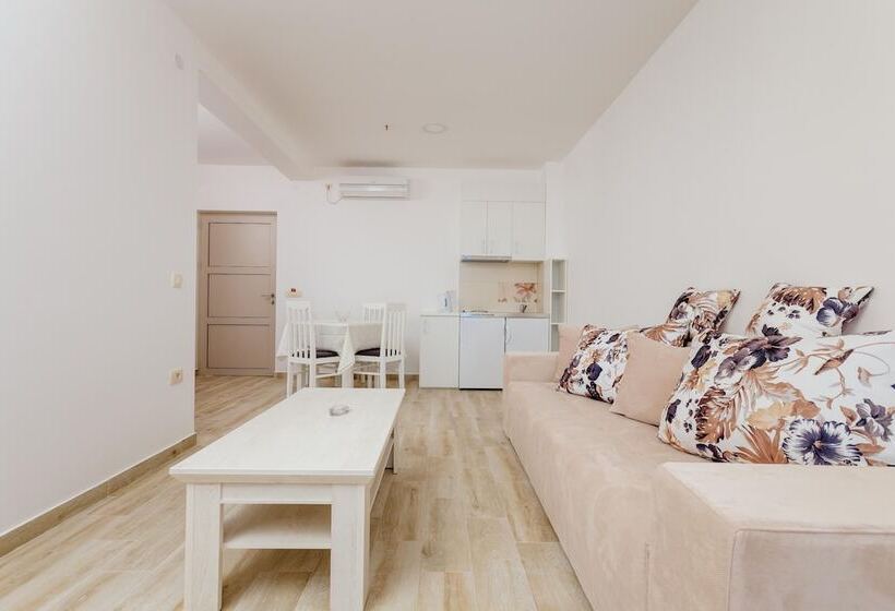 هتل Apartments Jovan