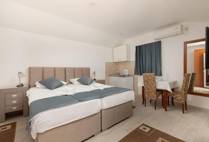 هتل Apartments Jovan