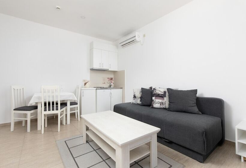 هتل Apartments Jovan