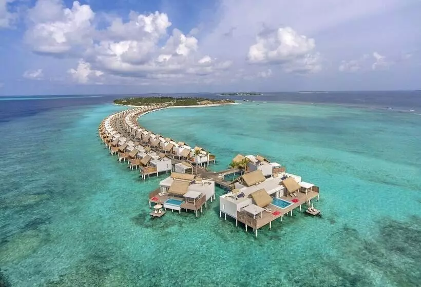 Hotelli Emerald Maldives Resort & Spa   All Inclusive