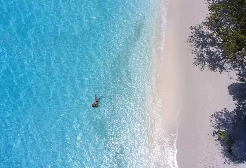 Hotelli Emerald Maldives Resort & Spa   All Inclusive