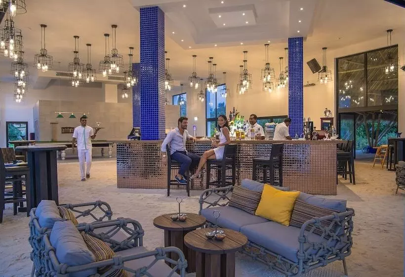 Hotelli Emerald Maldives Resort & Spa   All Inclusive