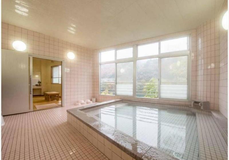 Отель Hakuchi Onsen Konishi Ryokan