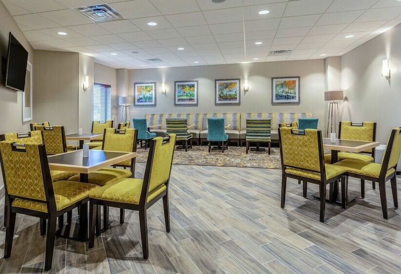 Отель Hampton Inn & Suites Burlington