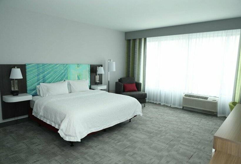 Отель Hampton Inn & Suites Burlington