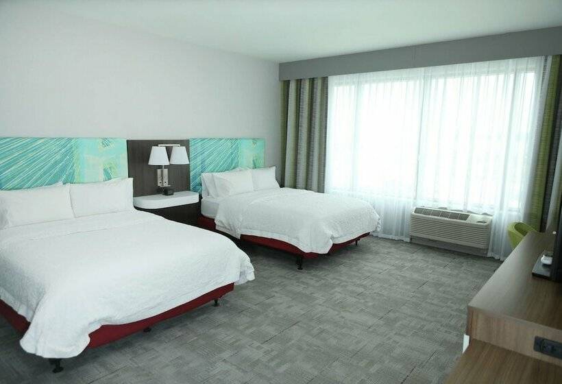 Отель Hampton Inn & Suites Burlington