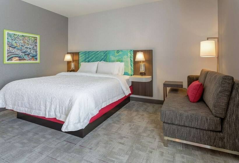 Отель Hampton Inn & Suites Burlington