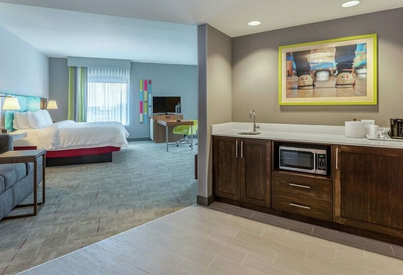 Отель Hampton Inn & Suites Burlington