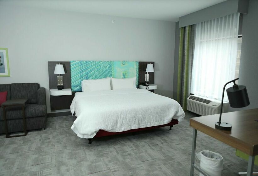 Отель Hampton Inn & Suites Burlington