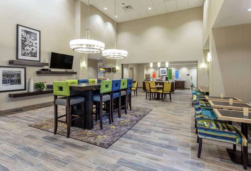 Отель Hampton Inn & Suites Burlington