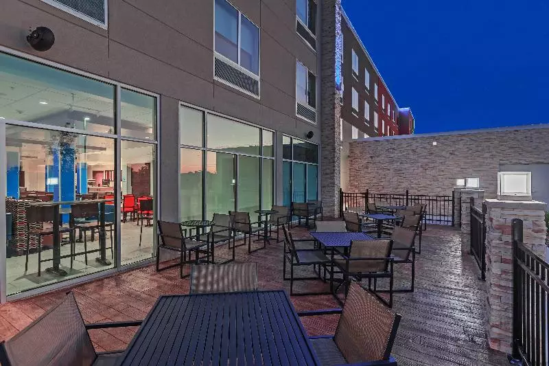 Hotelli Holiday Inn Express & Suites Tulsa South   Woodland Hills, An Ihg