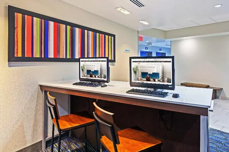 Hotelli Holiday Inn Express & Suites Tulsa South   Woodland Hills, An Ihg