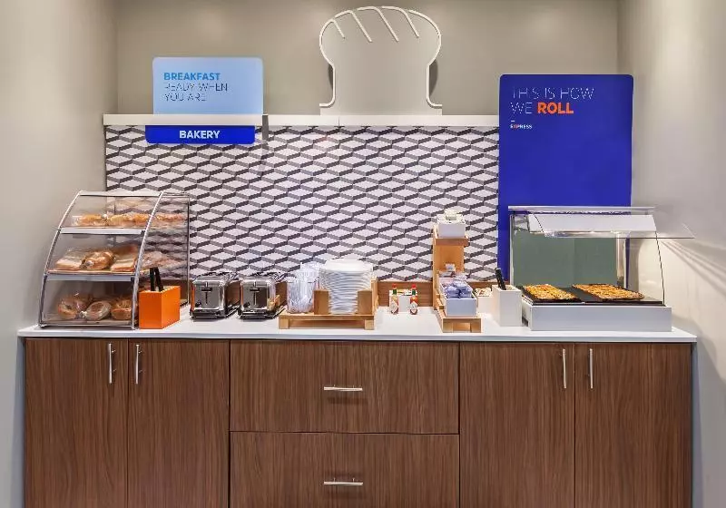 Hotelli Holiday Inn Express & Suites Tulsa South   Woodland Hills, An Ihg