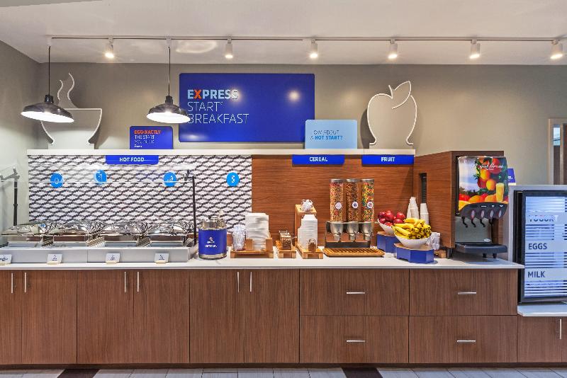 בית מלון כפרי Holiday Inn Express & Suites Tulsa South   Woodland Hills, An Ihg