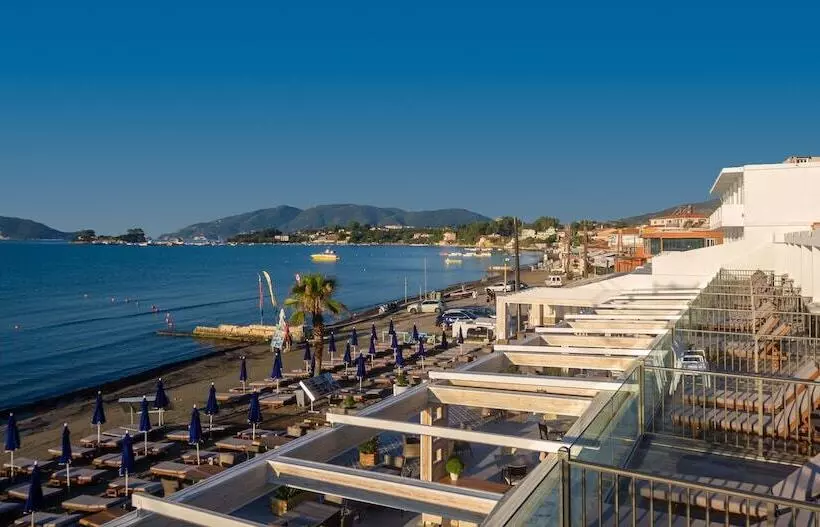 هتل Mandala Seafront Suites