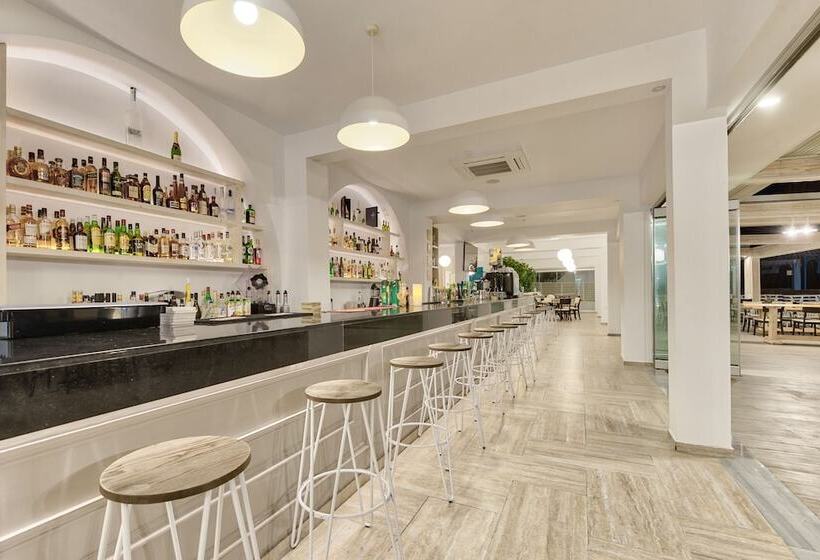 호텔 Mandala Seafront Suites