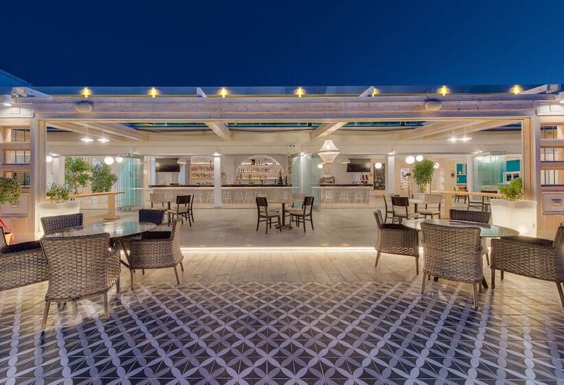 호텔 Mandala Seafront Suites