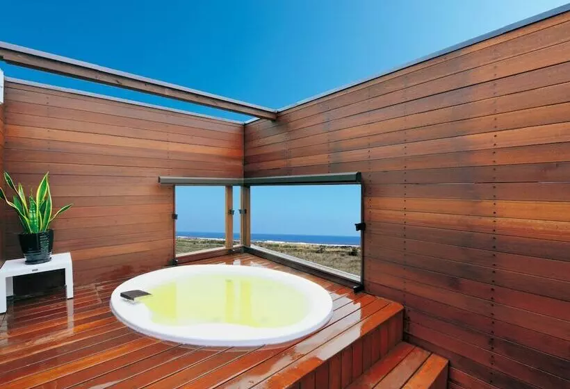 Hotelli Shirako New Seaside