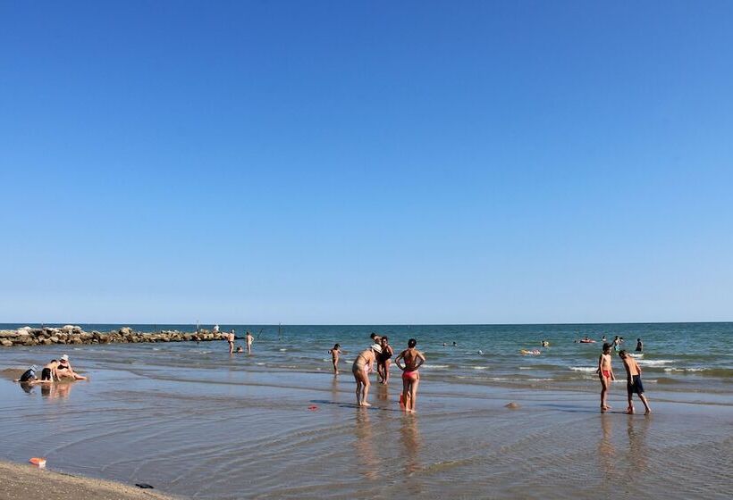 هتل Camping Parco Capraro