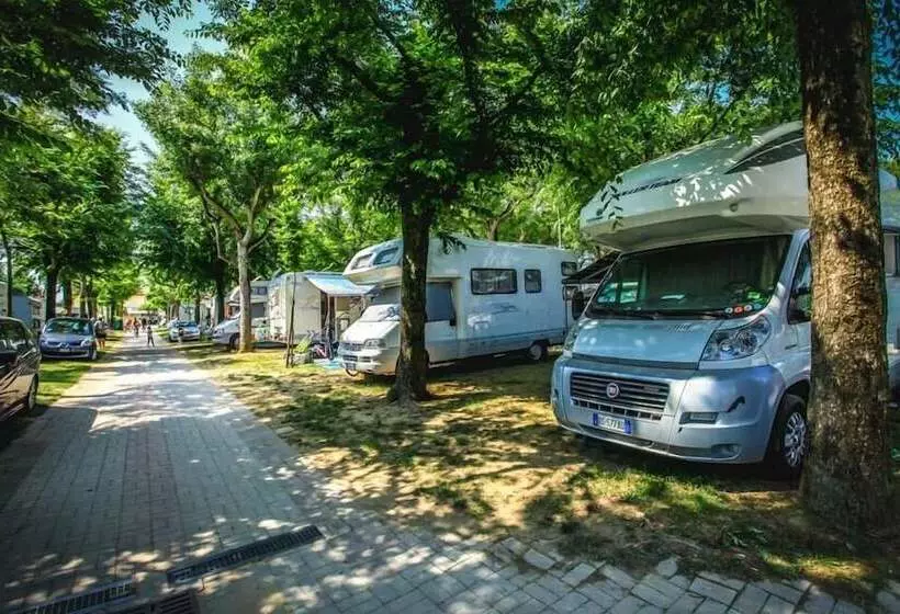 ホテル Camping Parco Capraro
