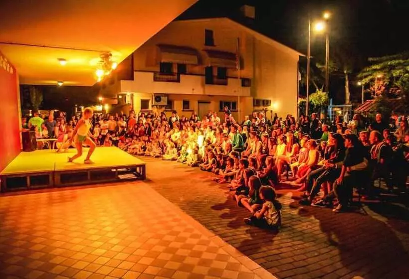 ホテル Camping Parco Capraro