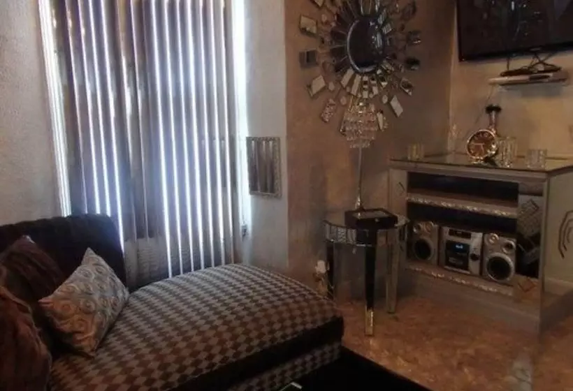 Hotelli Central West End B&b