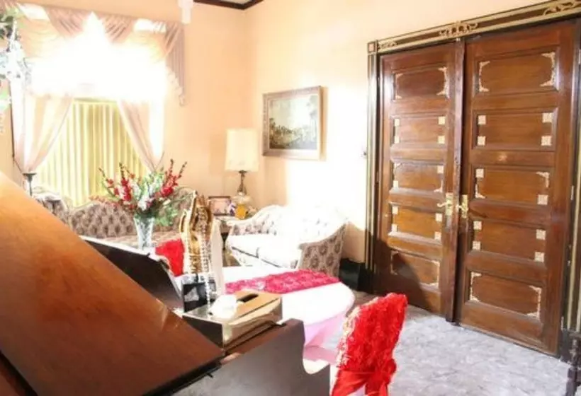 Hotelli Central West End B&b