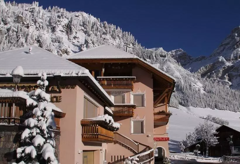 ホテル Garni Criss